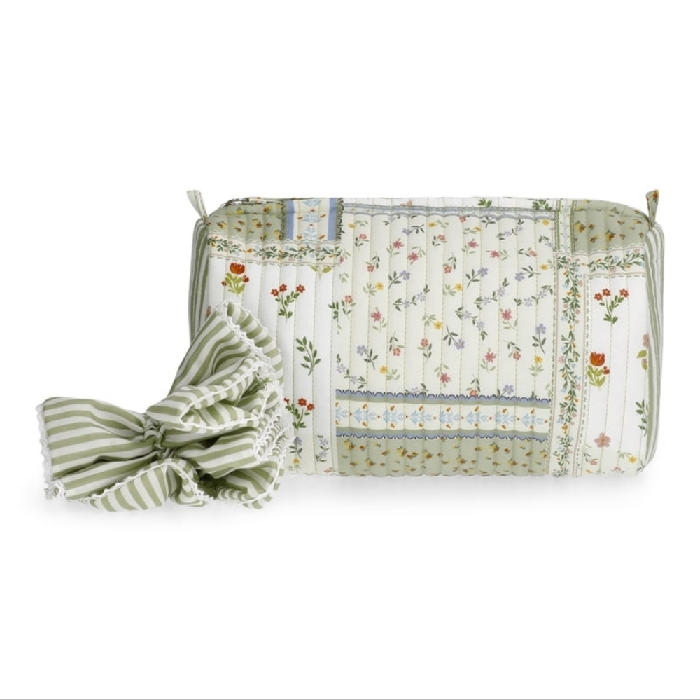No Boundaries Women's Quilted Pouch and Hair Scrunchie Set, 2-Piece, Green Patch